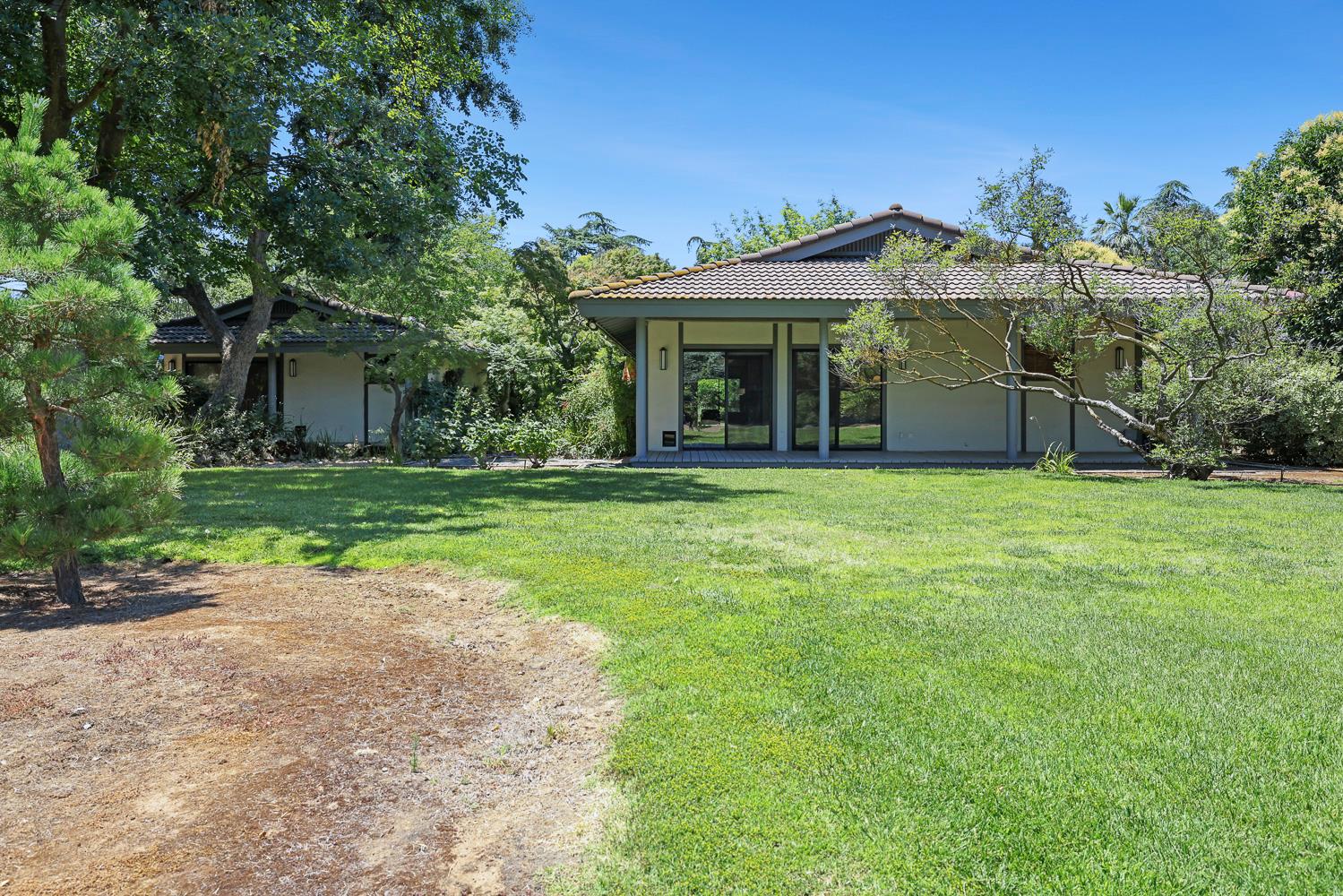 4550 N College Ave, Fresno, CA 93704