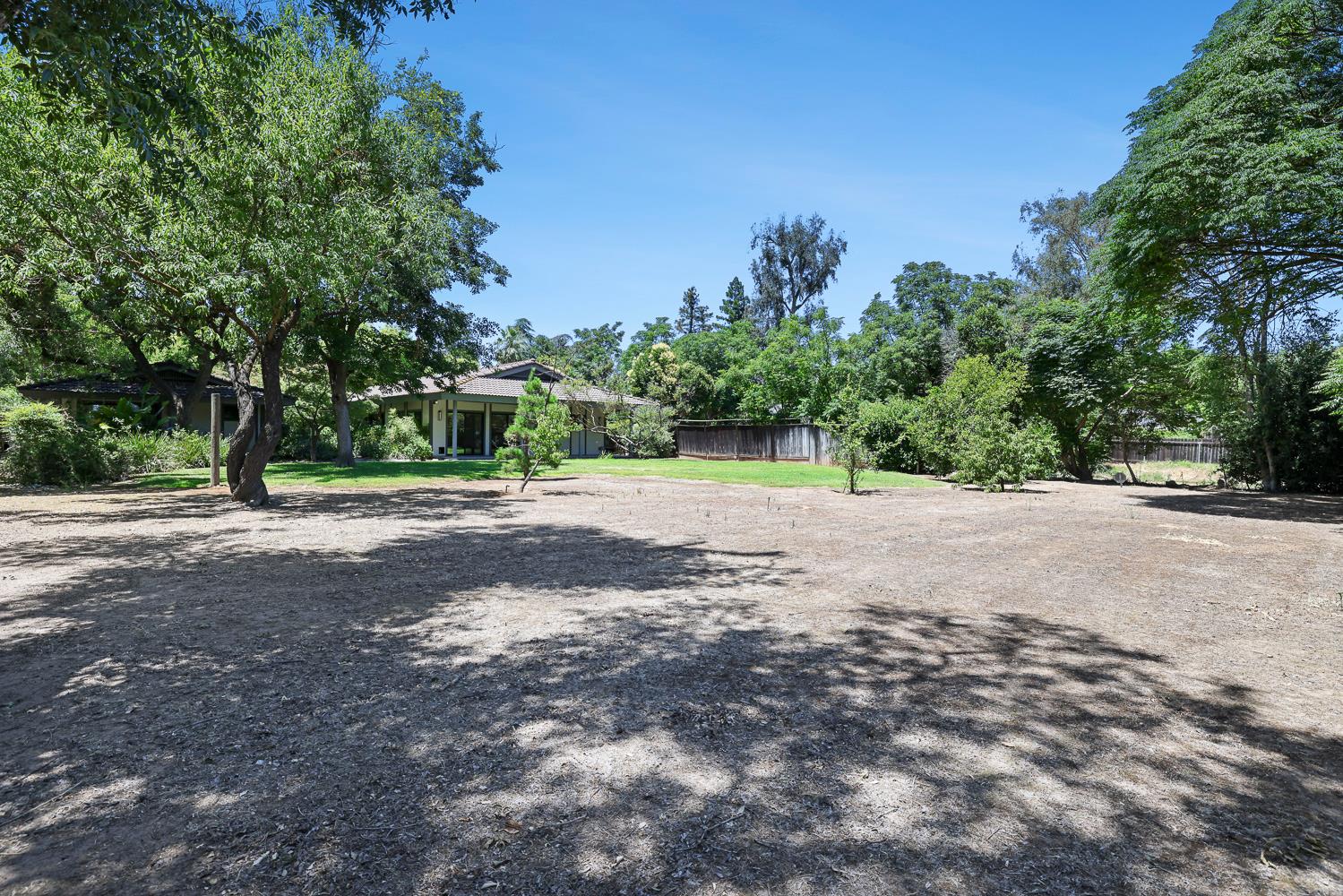 4550 N College Ave, Fresno, CA 93704