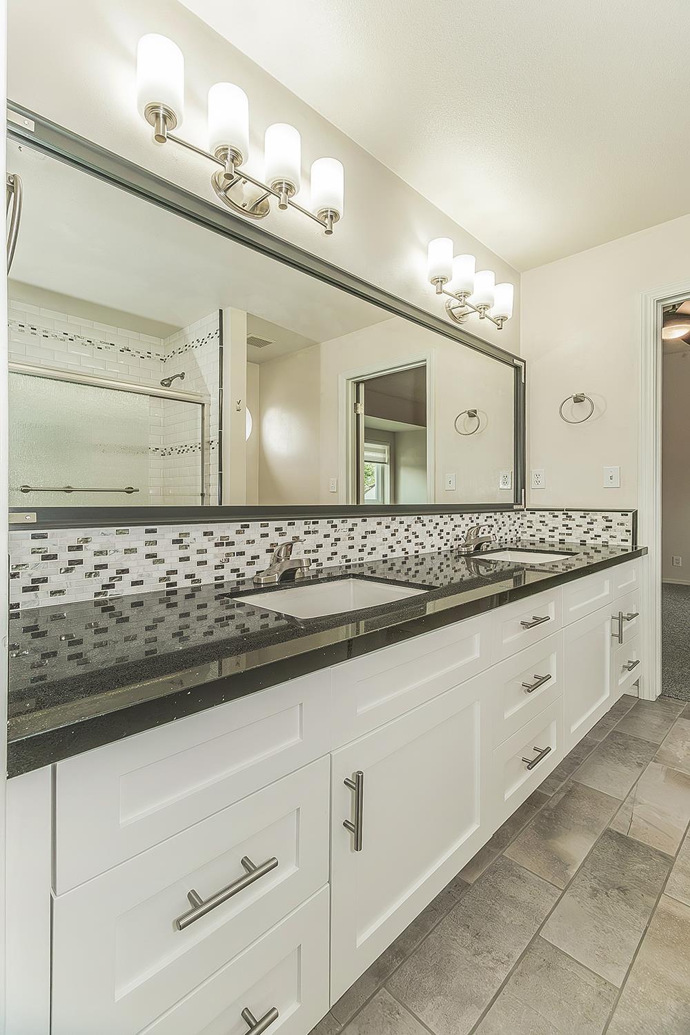 505 E Mariners Cir, Fresno, CA 93730