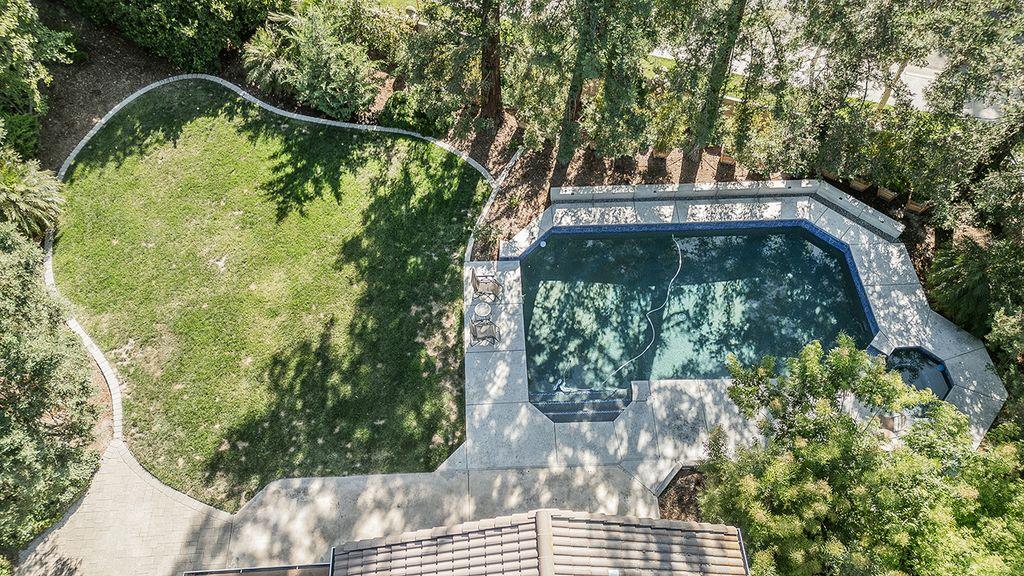 505 E Mariners Cir, Fresno, CA 93730