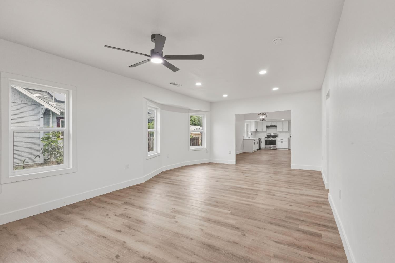 1127 J St, Reedley, CA 93654