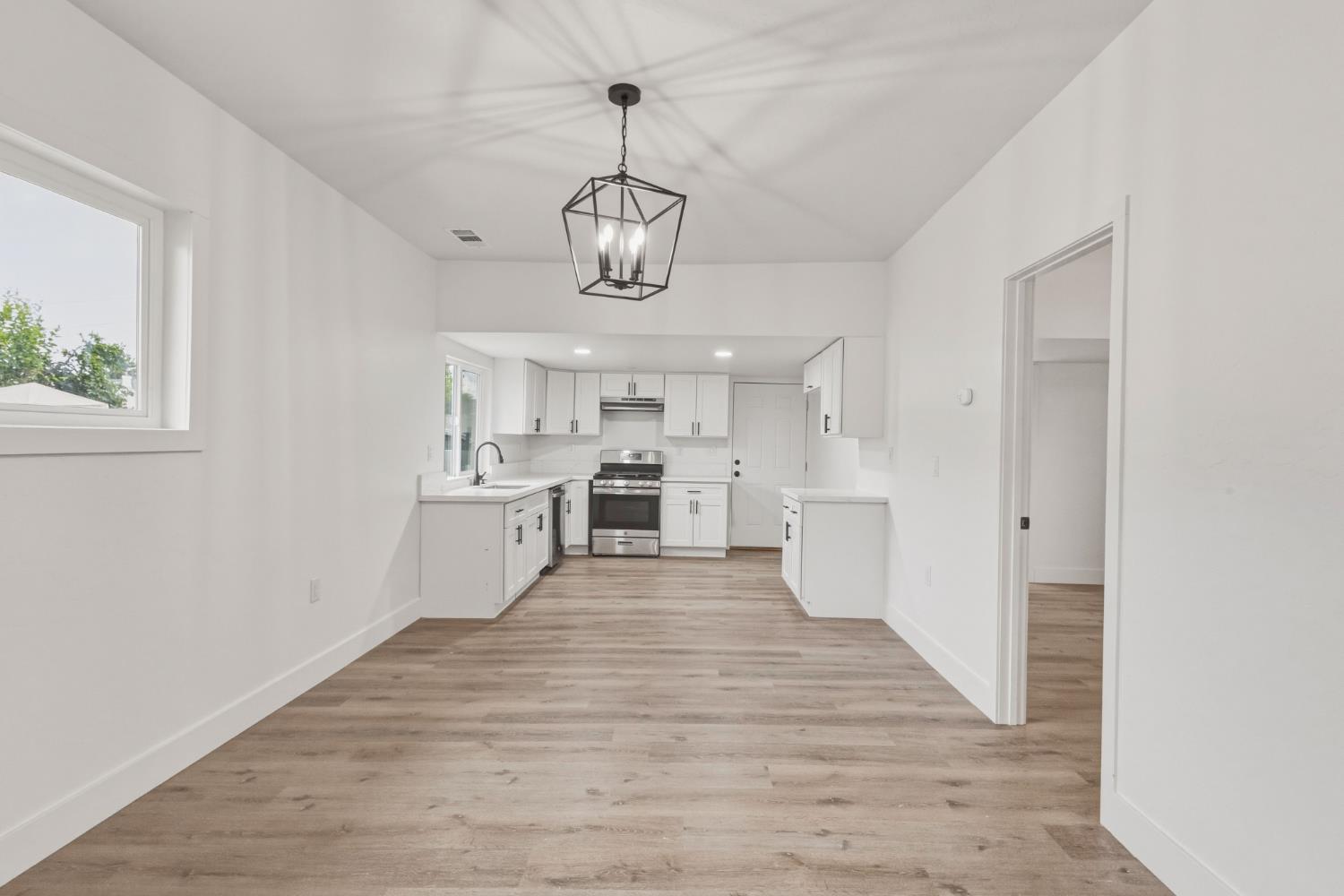 1127 J St, Reedley, CA 93654