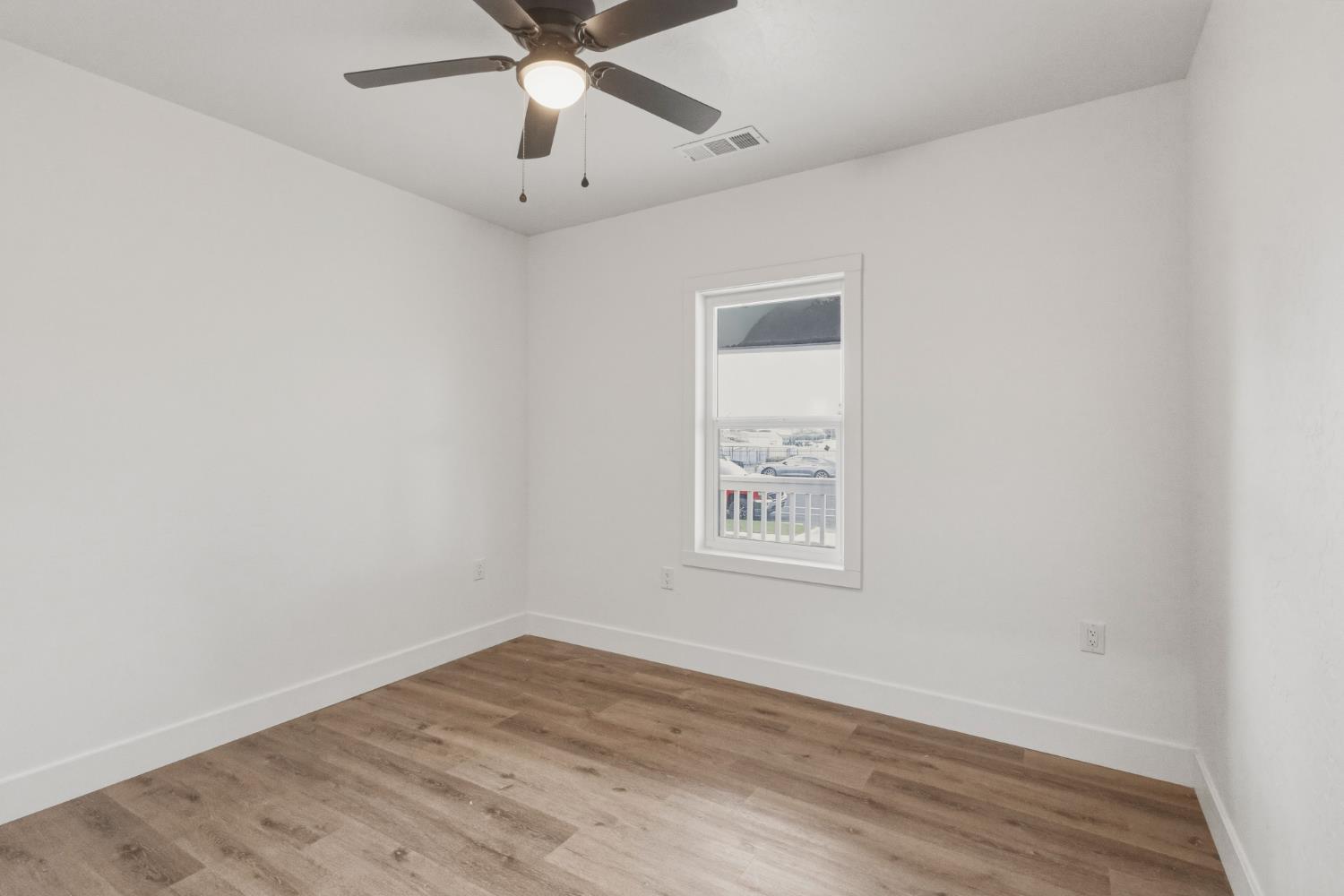 1127 J St, Reedley, CA 93654