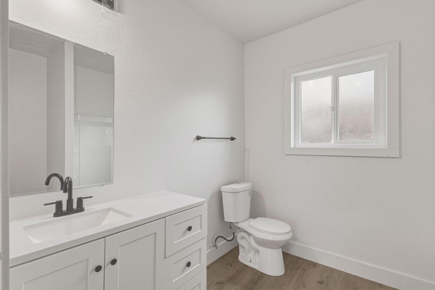 1127 J St, Reedley, CA 93654