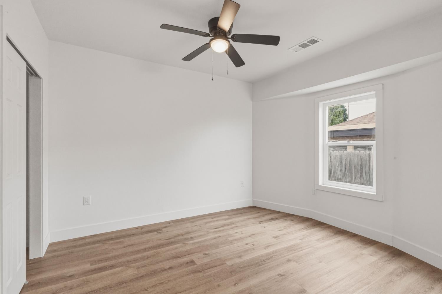 1127 J St, Reedley, CA 93654