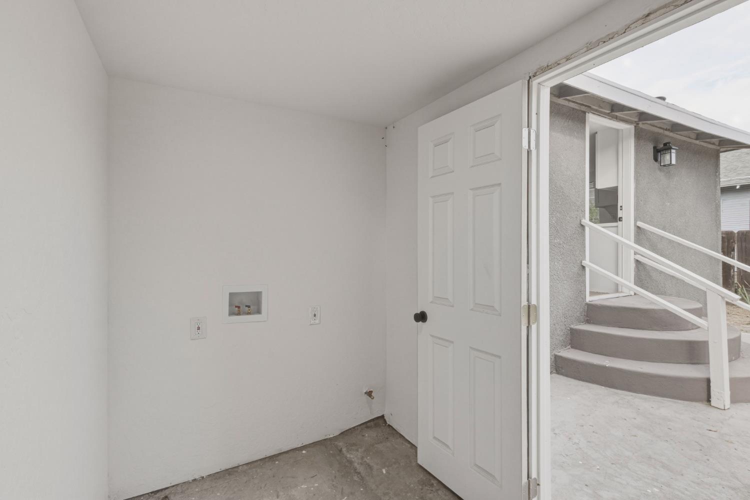 1127 J St, Reedley, CA 93654