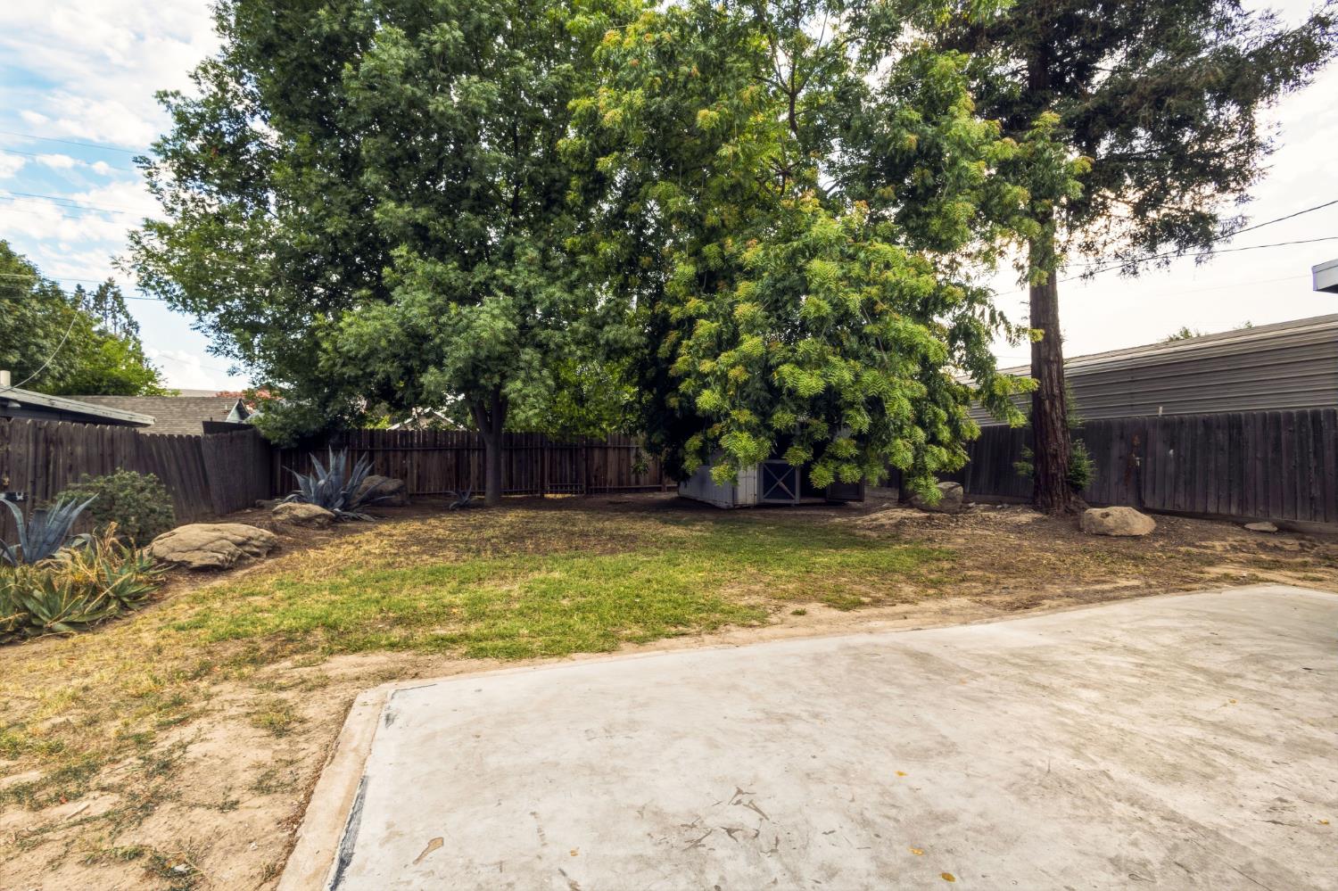 1127 J St, Reedley, CA 93654