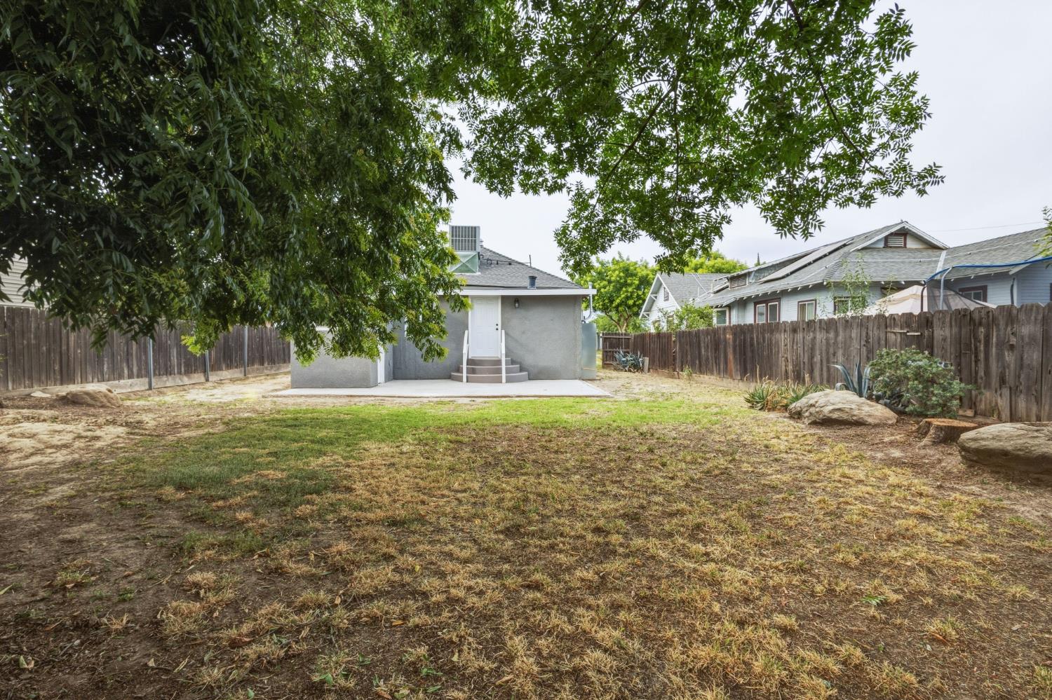 1127 J St, Reedley, CA 93654