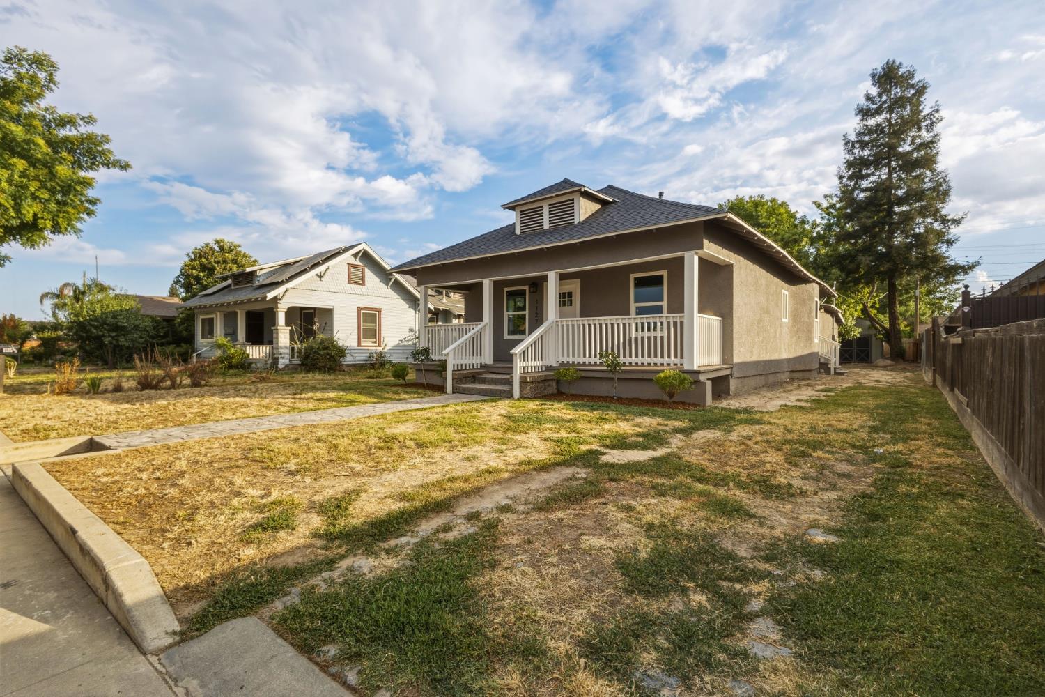 1127 J St, Reedley, CA 93654