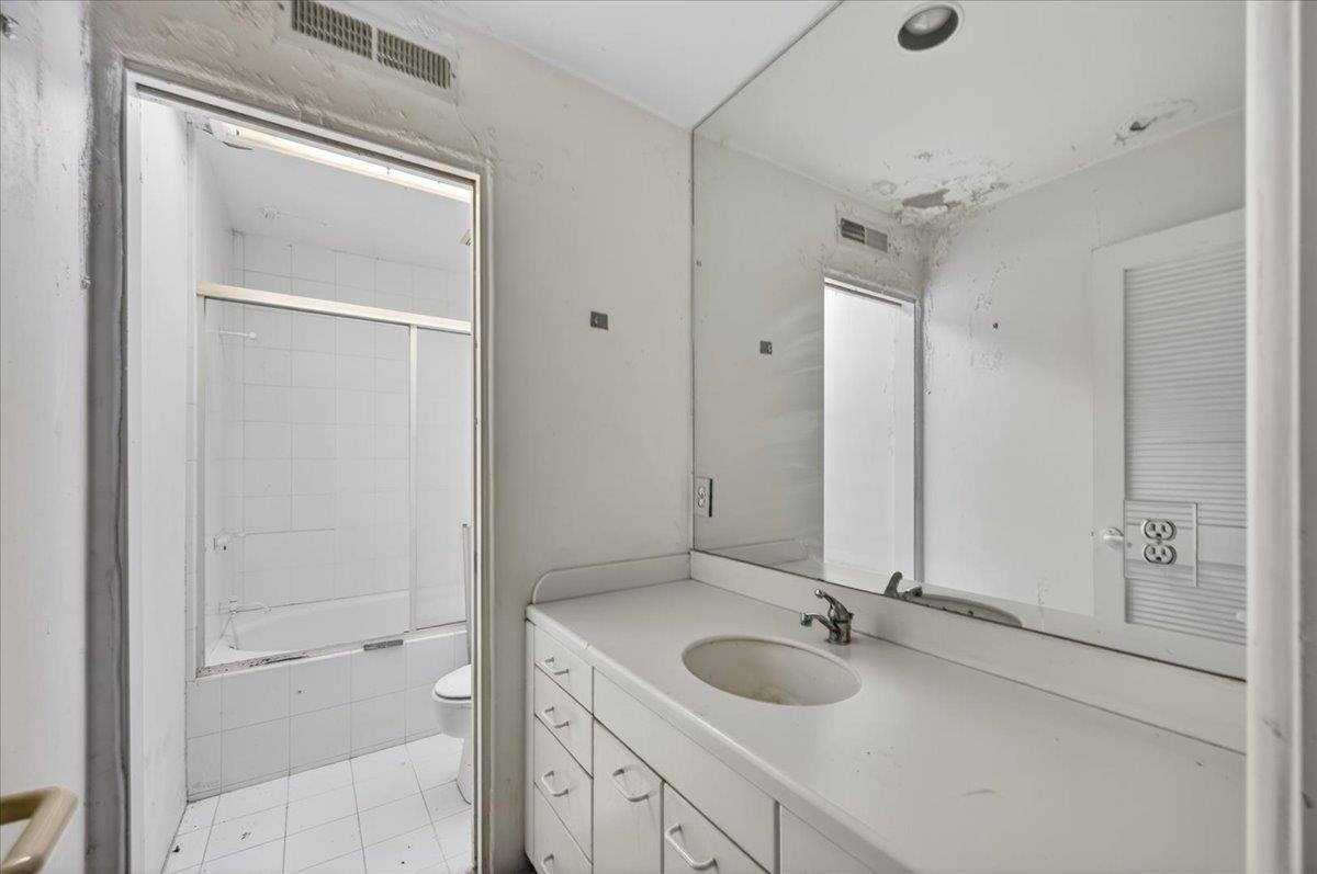 19185 W Jensen Ave, Kerman, CA 93630