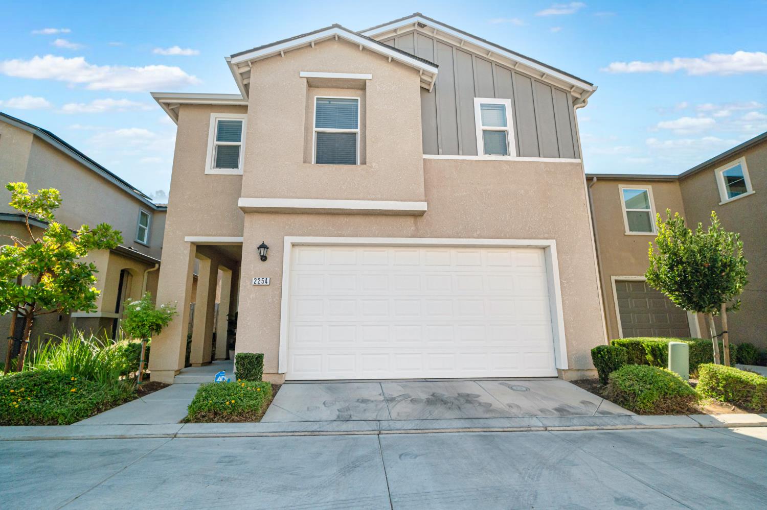 2254 N Zifandel Dr, Fresno, CA 93727