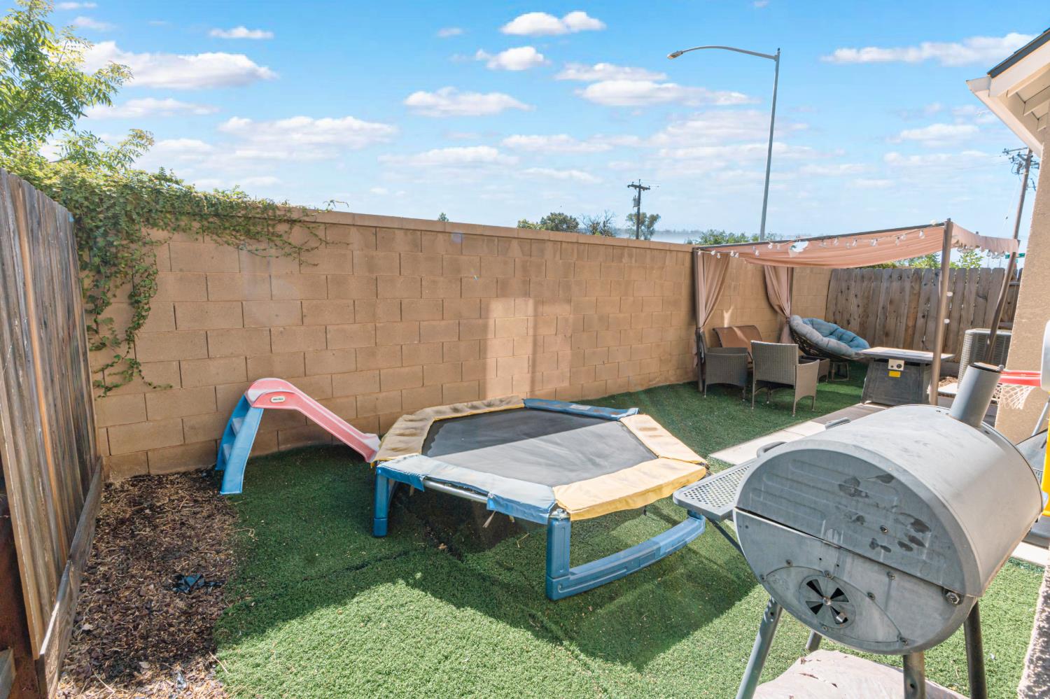 2254 N Zinfandel Dr, Fresno, CA 93727