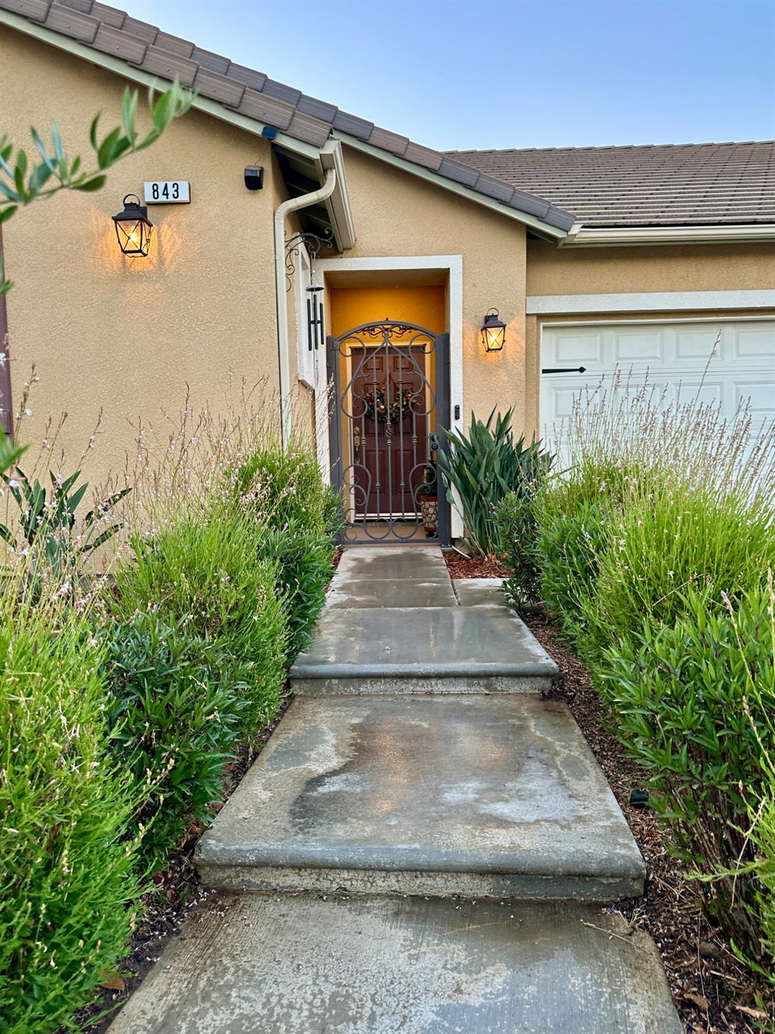 843 Bellis, Dinuba, CA 93618