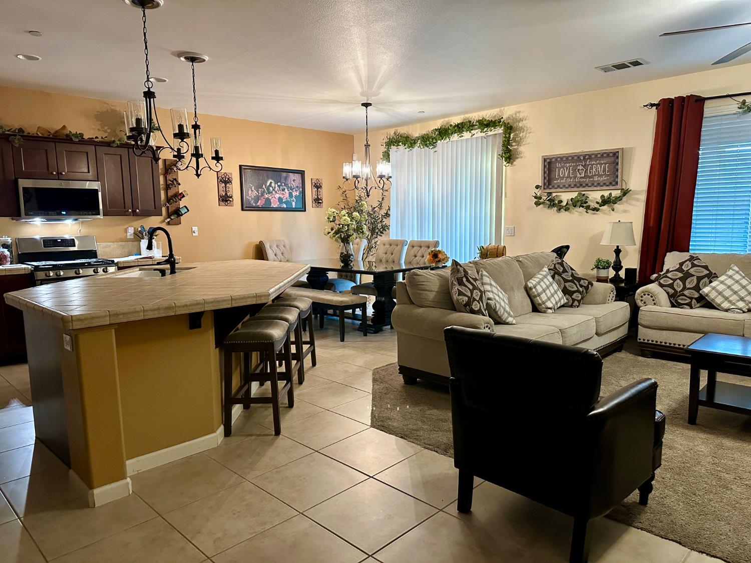 843 Bellis, Dinuba, CA 93618