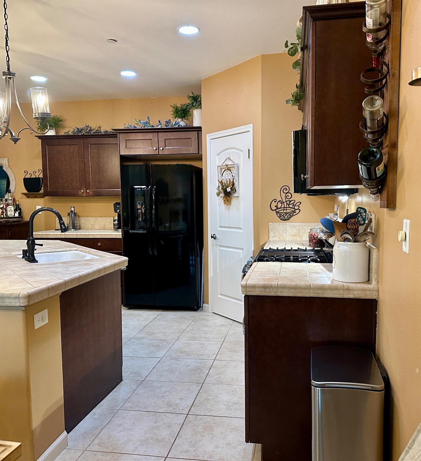843 Bellis, Dinuba, CA 93618