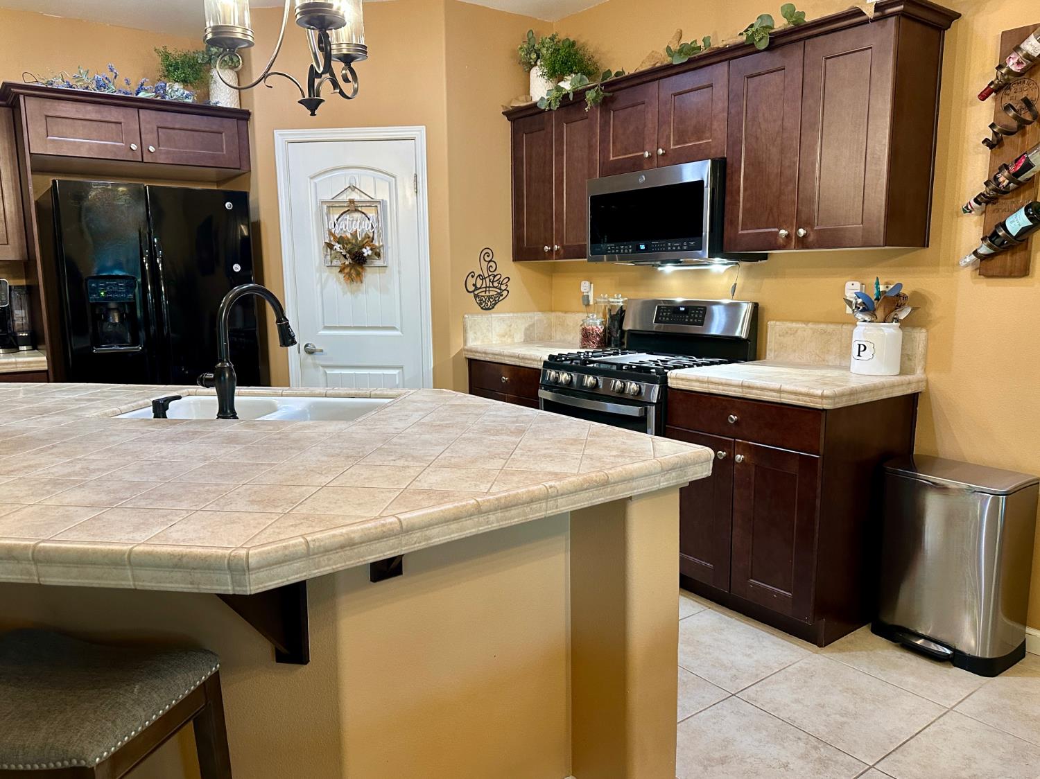 843 Bellis, Dinuba, CA 93618