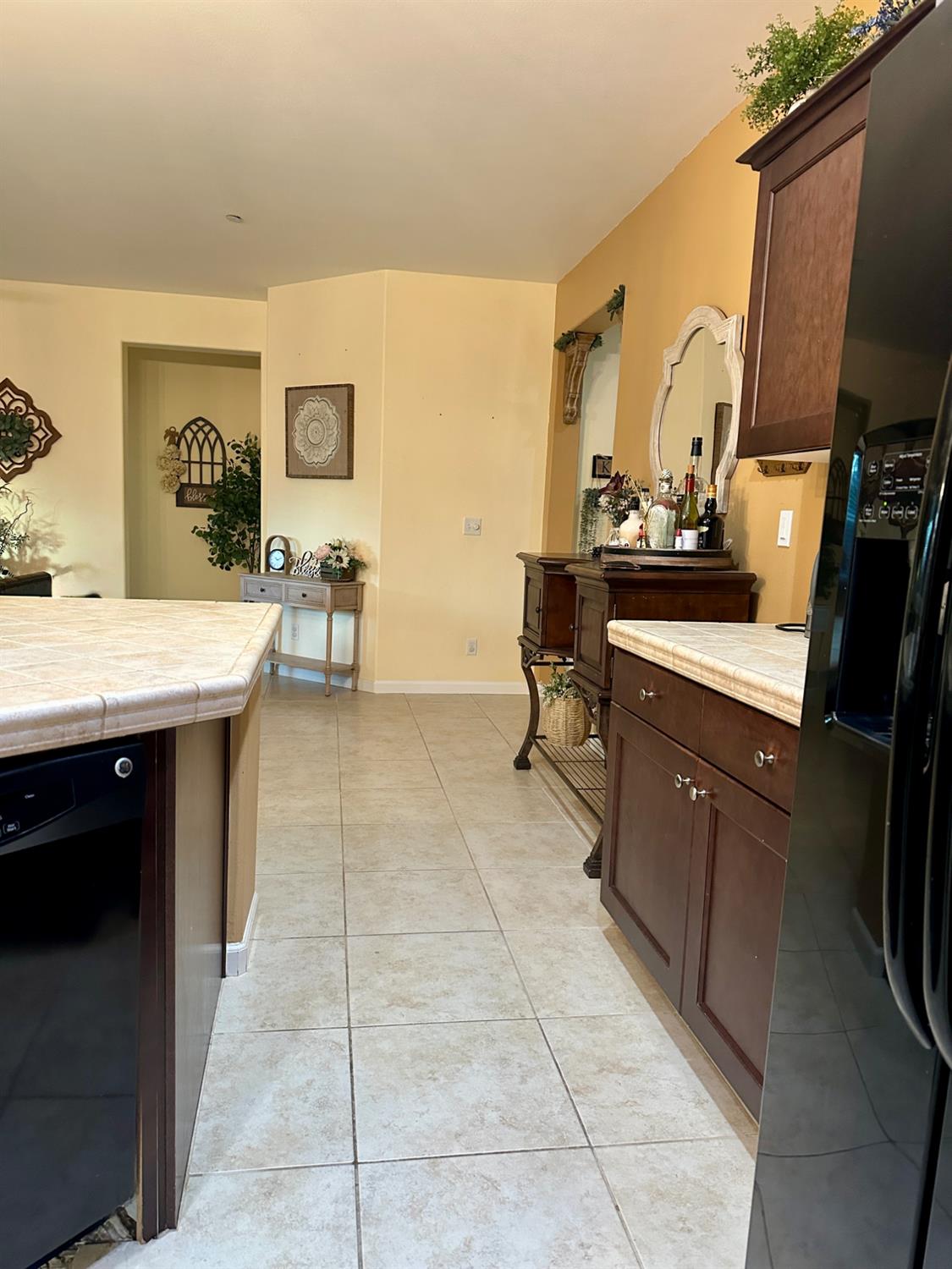 843 Bellis, Dinuba, CA 93618