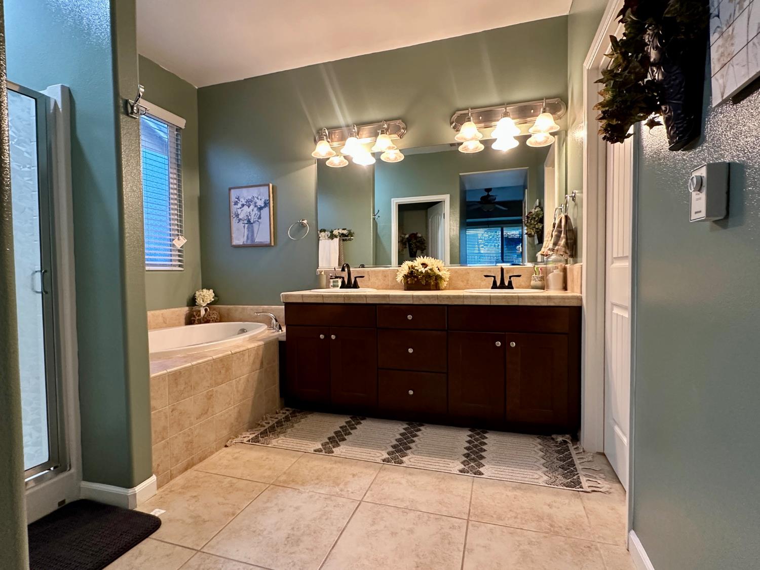 843 Bellis, Dinuba, CA 93618