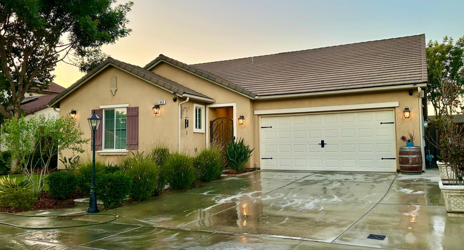 843 Bellis, Dinuba, CA 93618