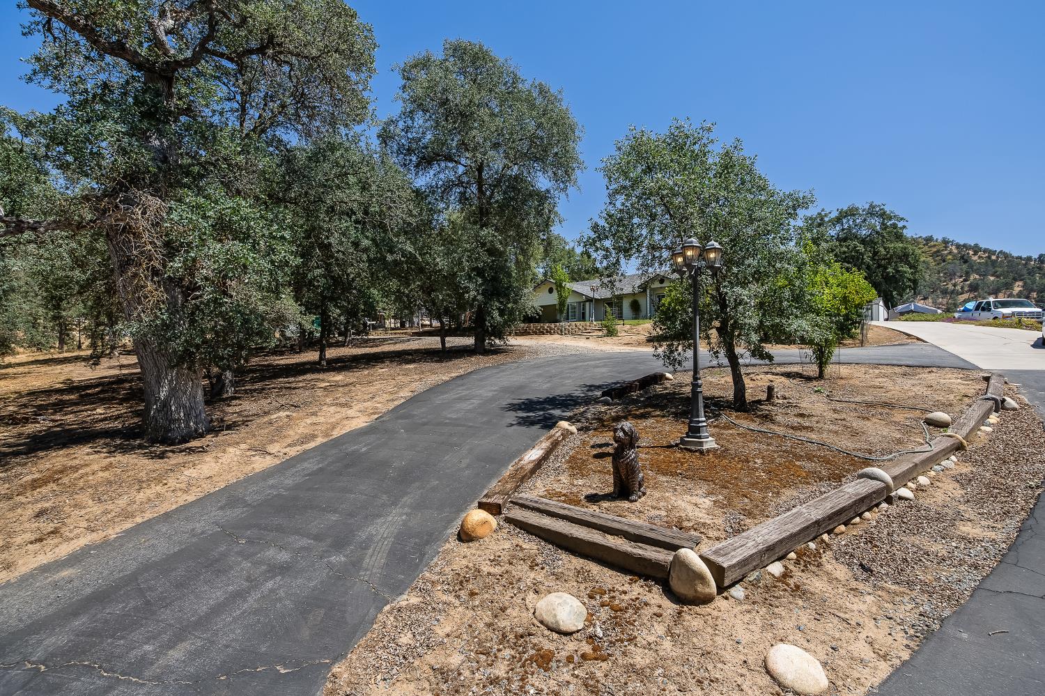 21965 Oak Hill Ln, Clovis, CA 93619
