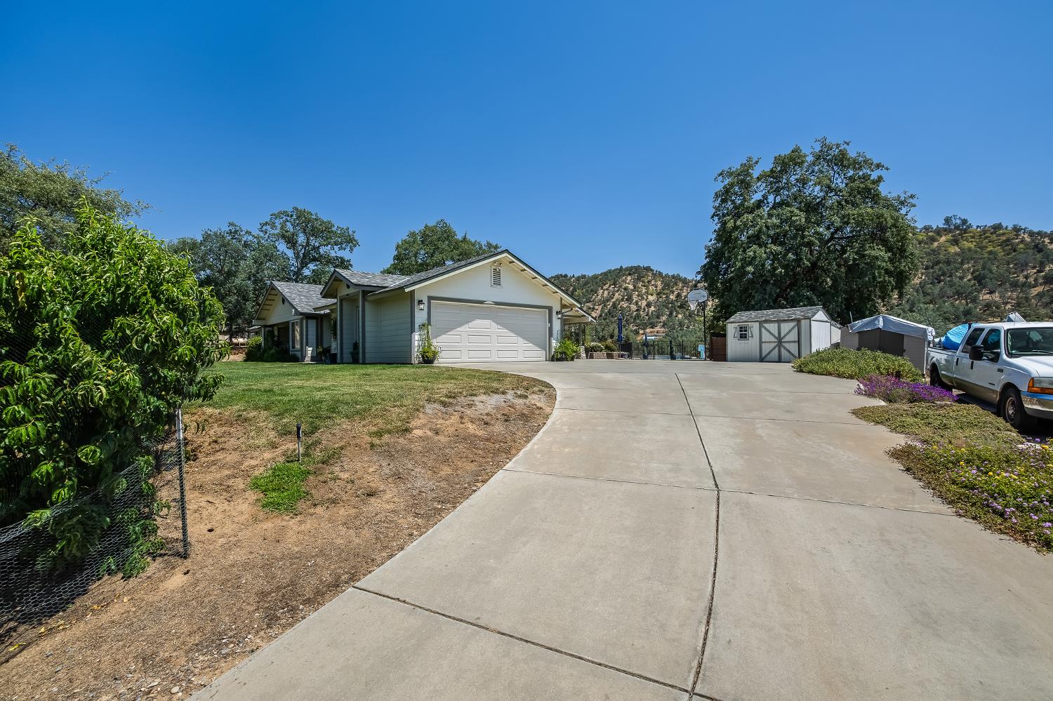 21965 Oak Hill Ln, Clovis, CA 93619