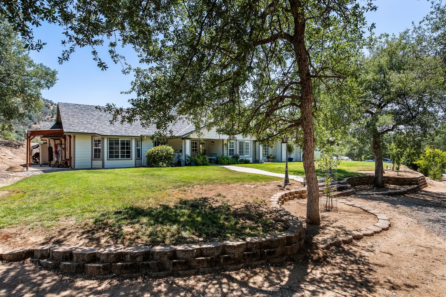 21965 Oak Hill Ln, Clovis, CA 93619