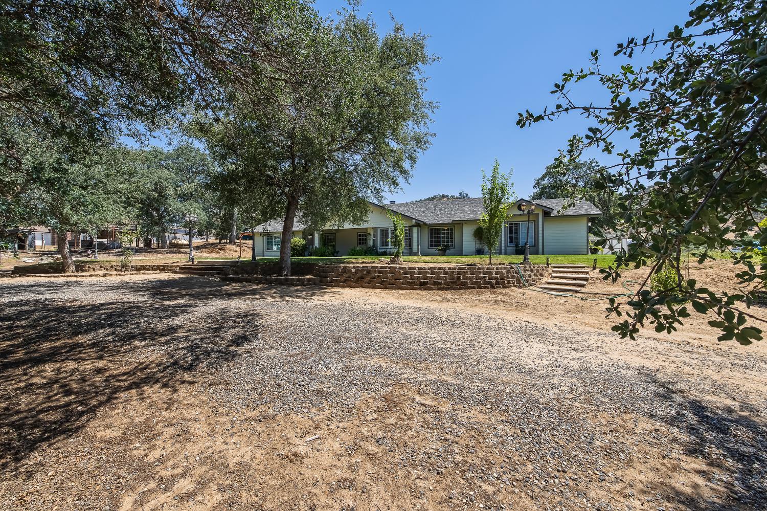 21965 Oak Hill Ln, Clovis, CA 93619