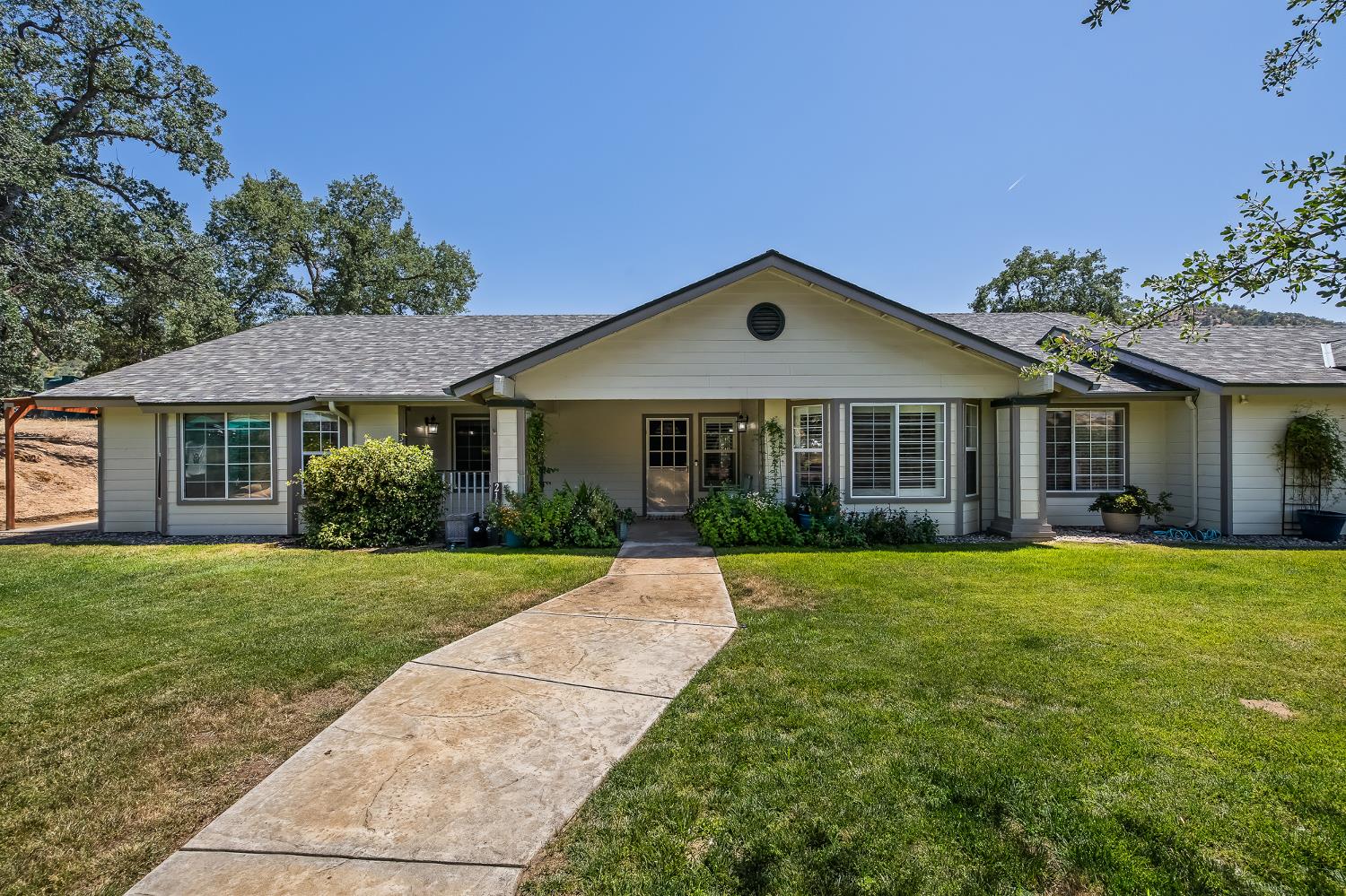 21965 Oak Hill Ln, Clovis, CA 93619