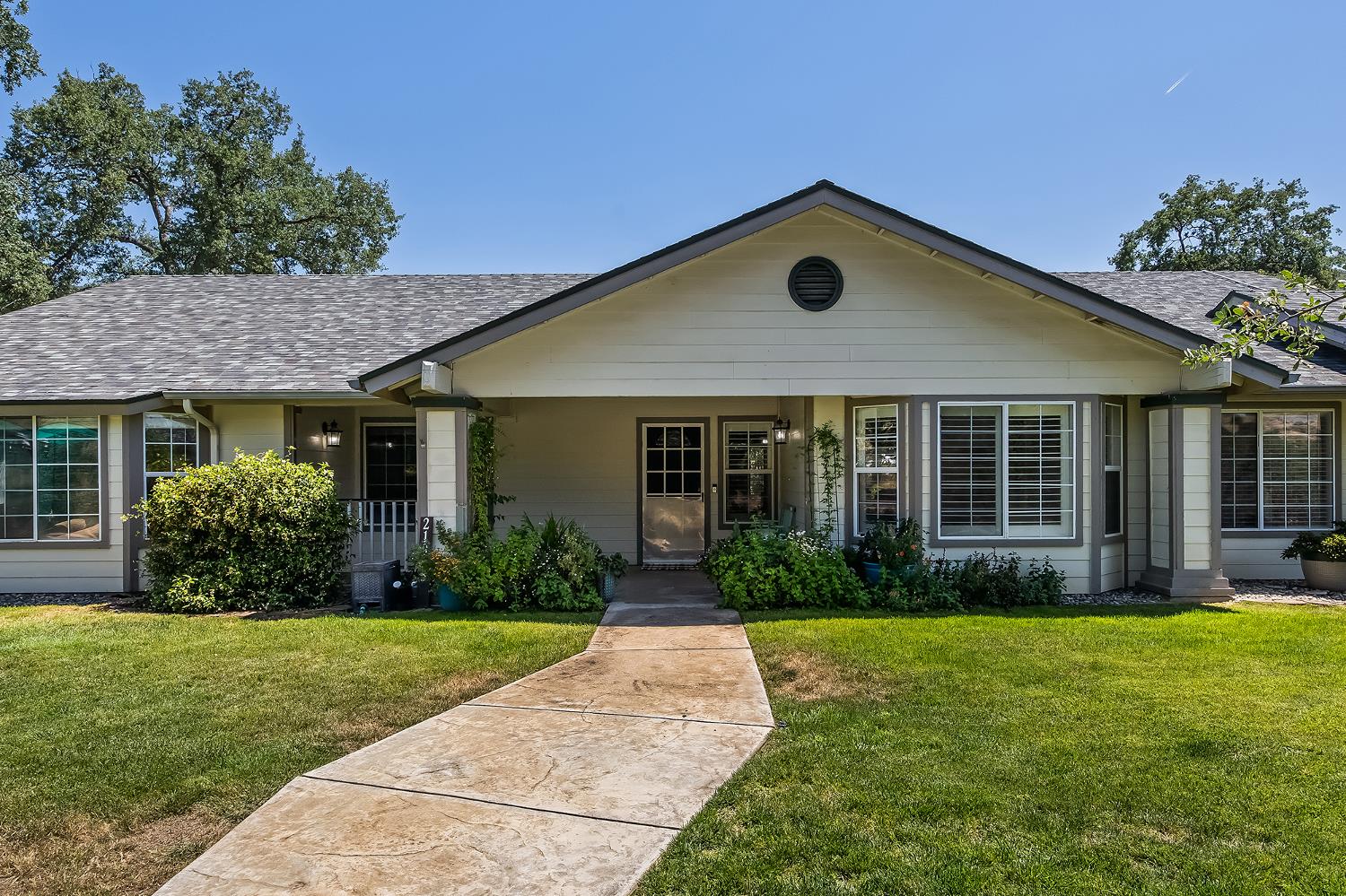 21965 Oak Hill Ln, Clovis, CA 93619