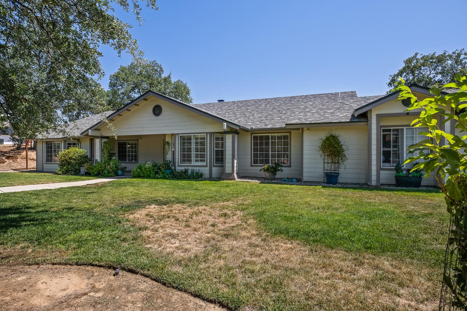 21965 Oak Hill Ln, Clovis, CA 93619