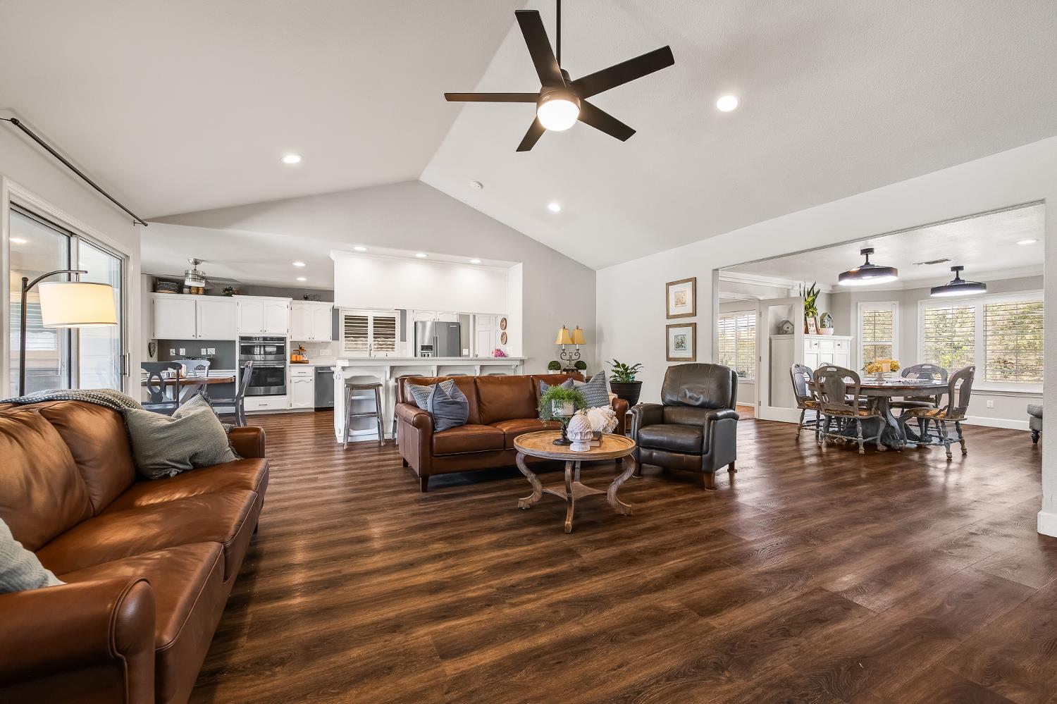 21965 Oak Hill Ln, Clovis, CA 93619