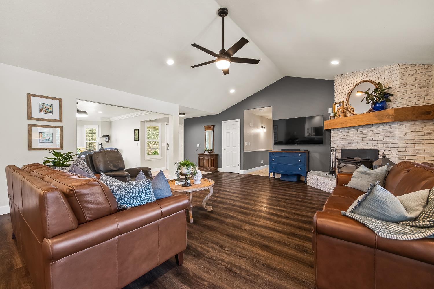 21965 Oak Hill Ln, Clovis, CA 93619
