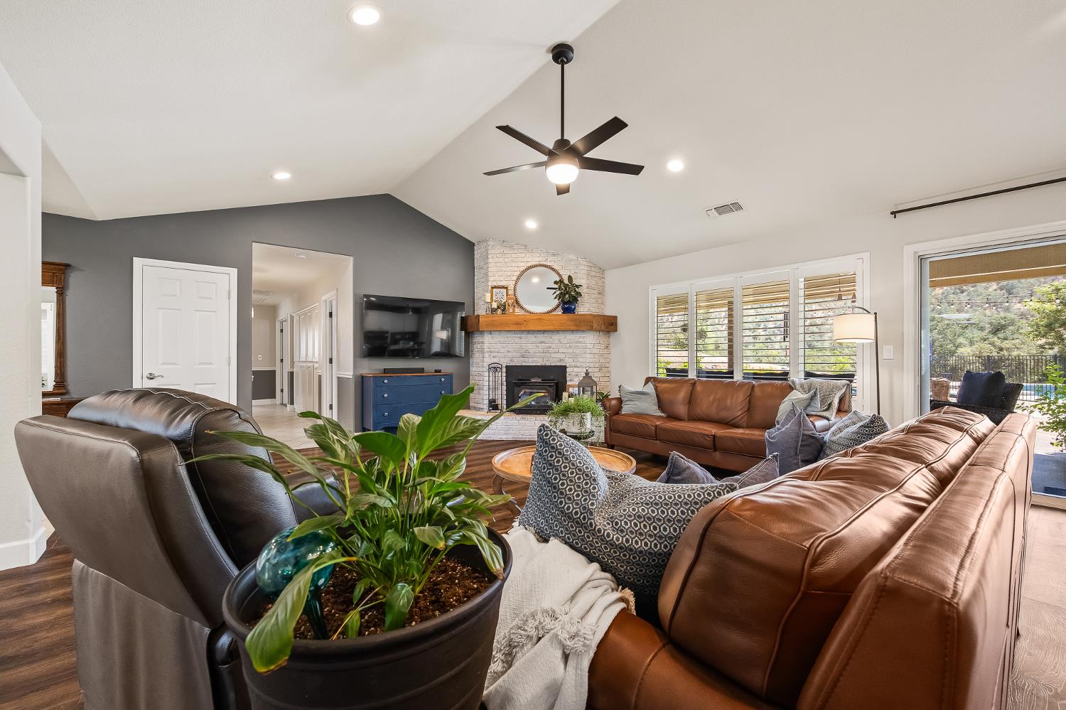 21965 Oak Hill Ln, Clovis, CA 93619