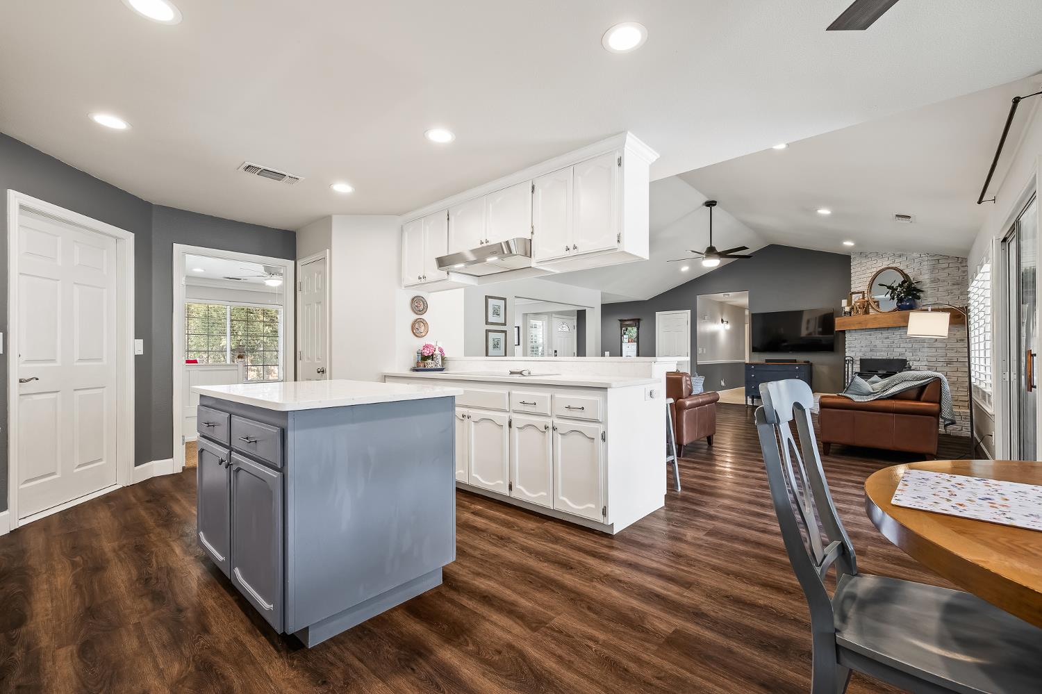 21965 Oak Hill Ln, Clovis, CA 93619
