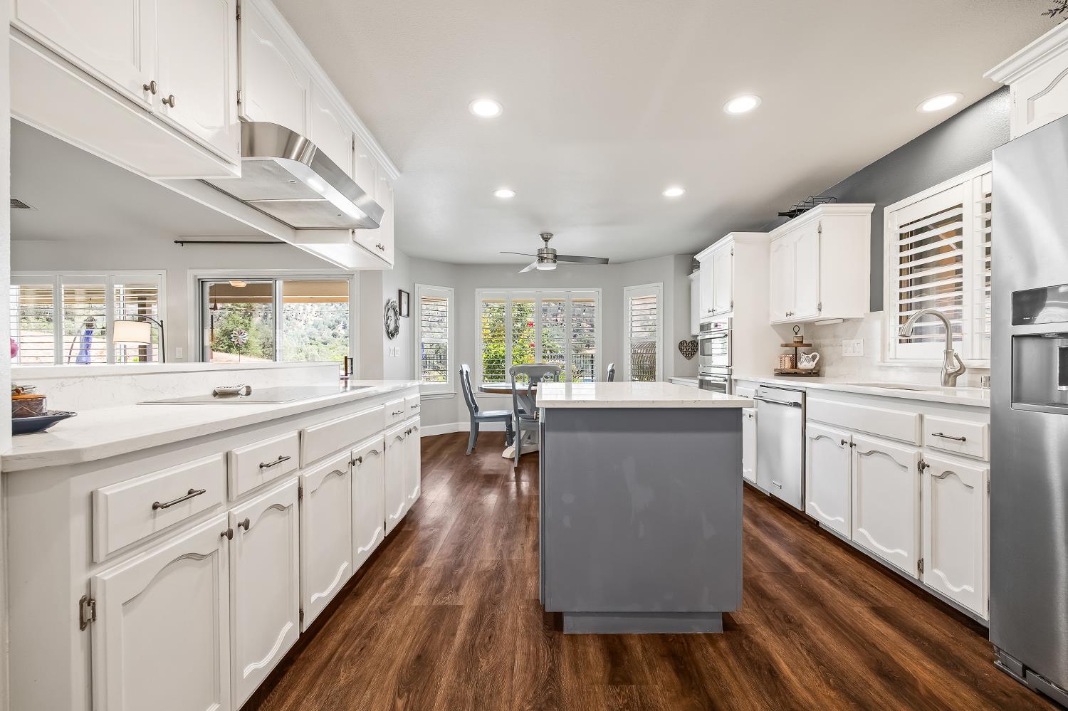 21965 Oak Hill Ln, Clovis, CA 93619