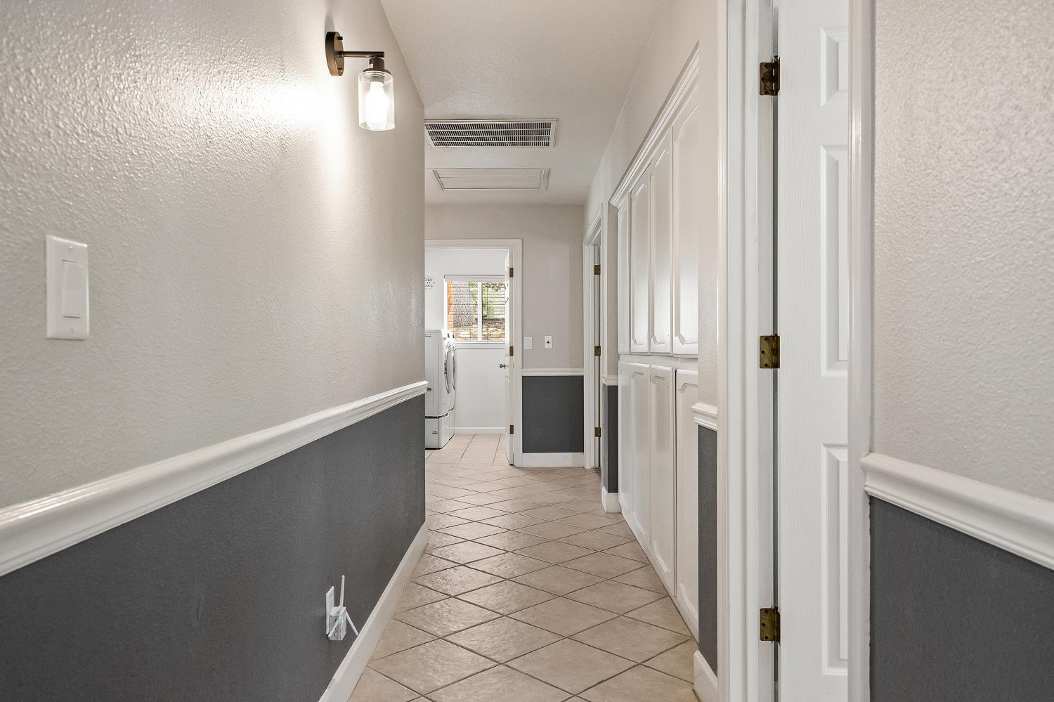 21965 Oak Hill Ln, Clovis, CA 93619
