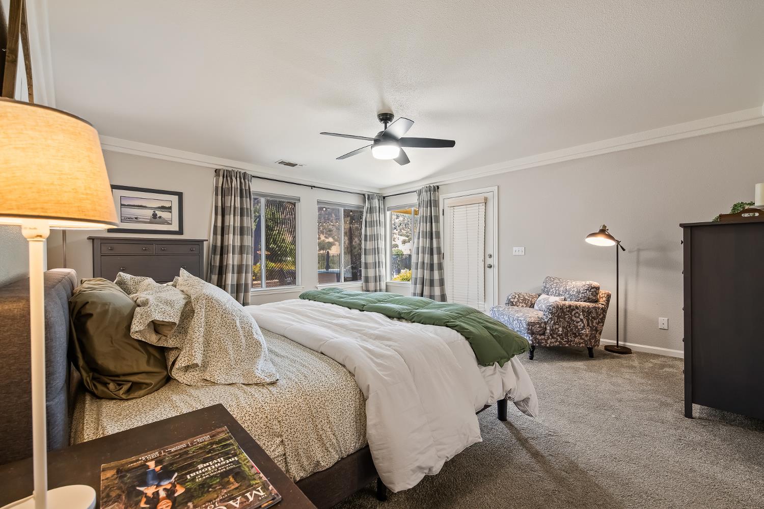 21965 Oak Hill Ln, Clovis, CA 93619