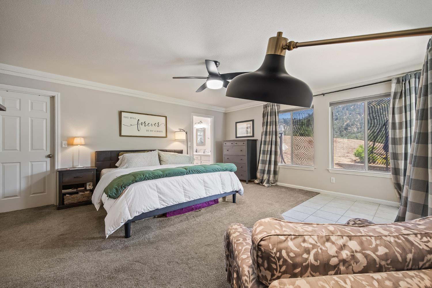 21965 Oak Hill Ln, Clovis, CA 93619