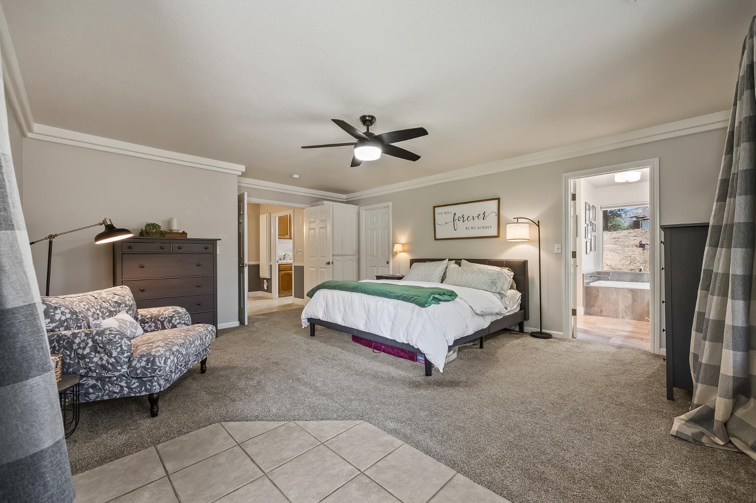 21965 Oak Hill Ln, Clovis, CA 93619
