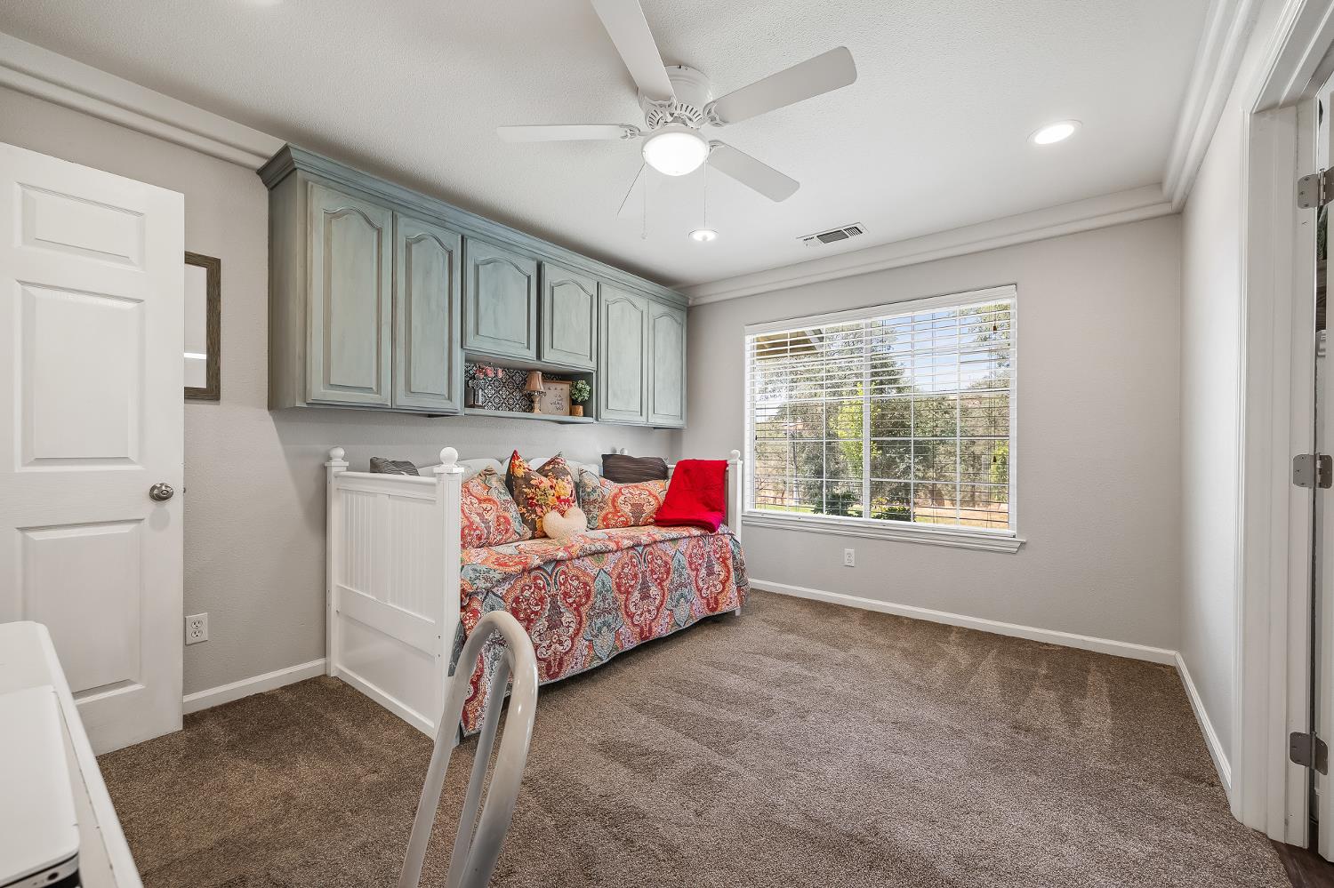21965 Oak Hill Ln, Clovis, CA 93619