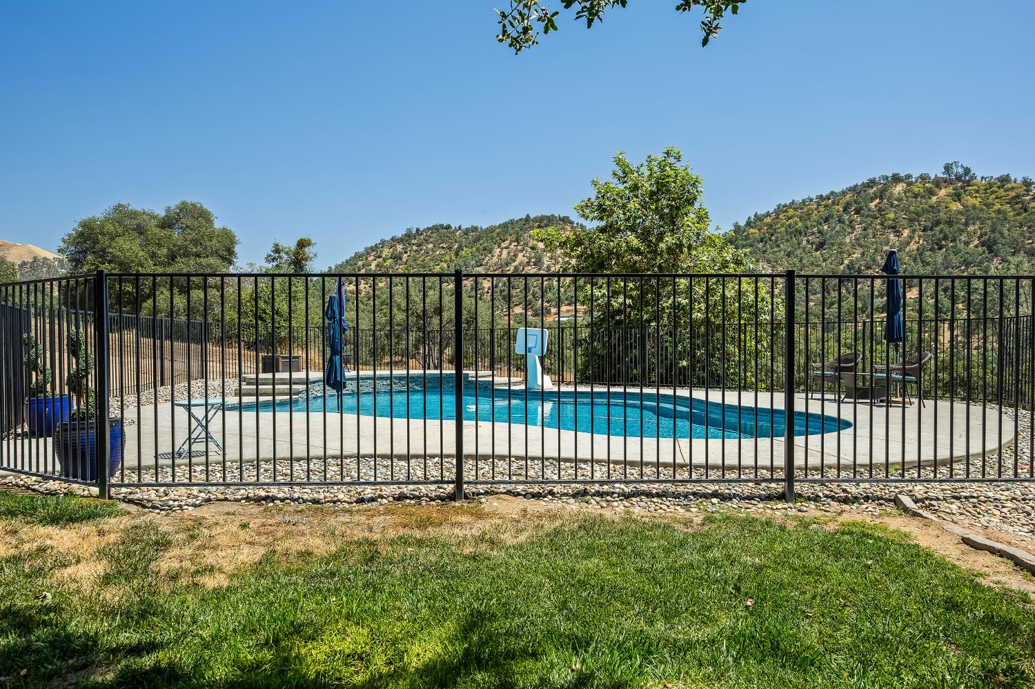 21965 Oak Hill Ln, Clovis, CA 93619