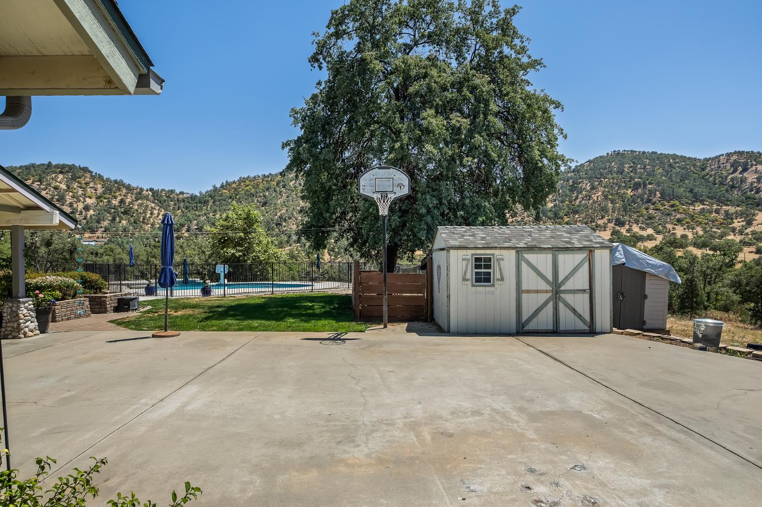 21965 Oak Hill Ln, Clovis, CA 93619