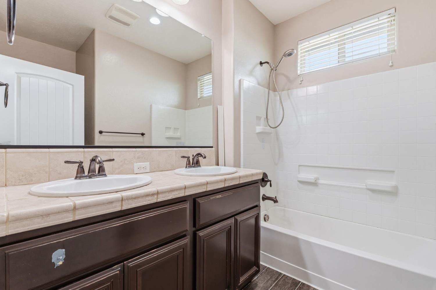 2977 Twinberry Ave, Clovis, CA 93619