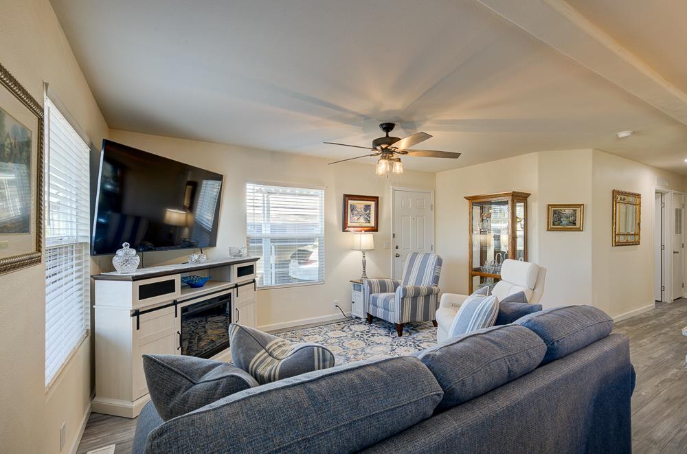 1001 Sylmar Ave #3, Clovis, CA 93619