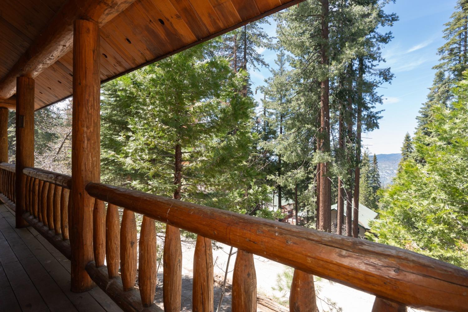 7426 Henness Ridge Rd, Yosemite West, CA 95389
