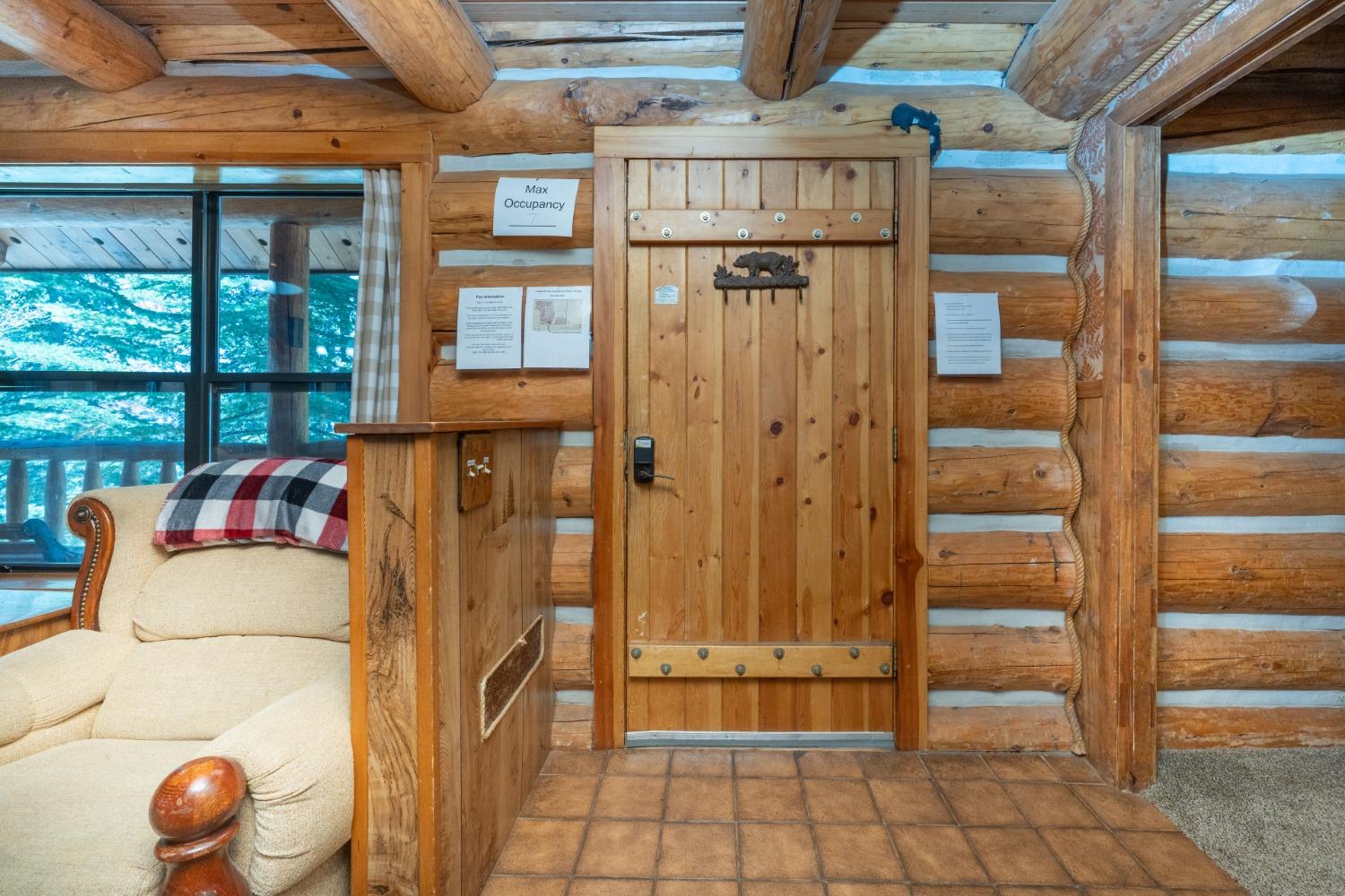 7426 Henness Ridge Rd, Yosemite West, CA 95389