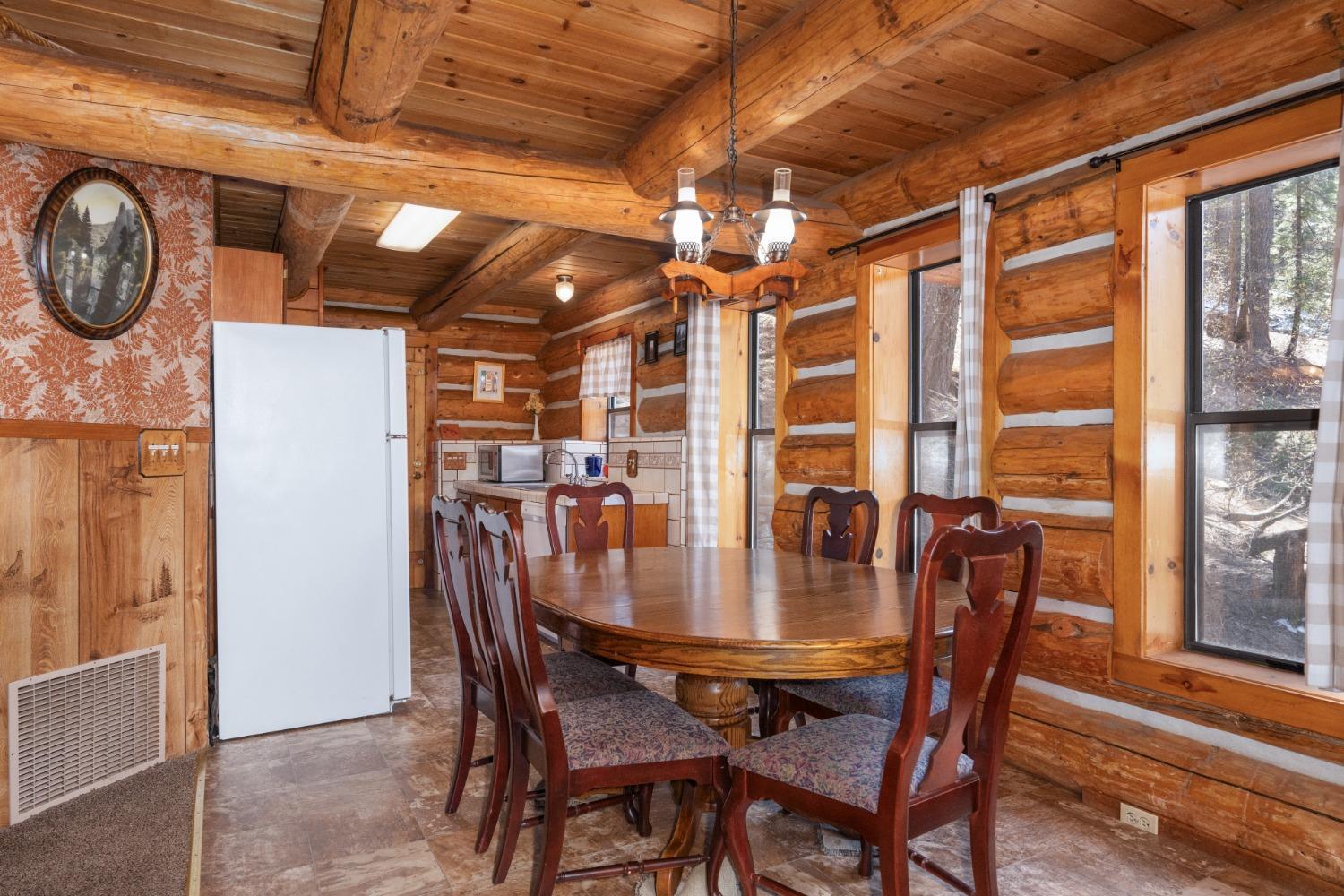 7426 Henness Ridge Rd, Yosemite West, CA 95389