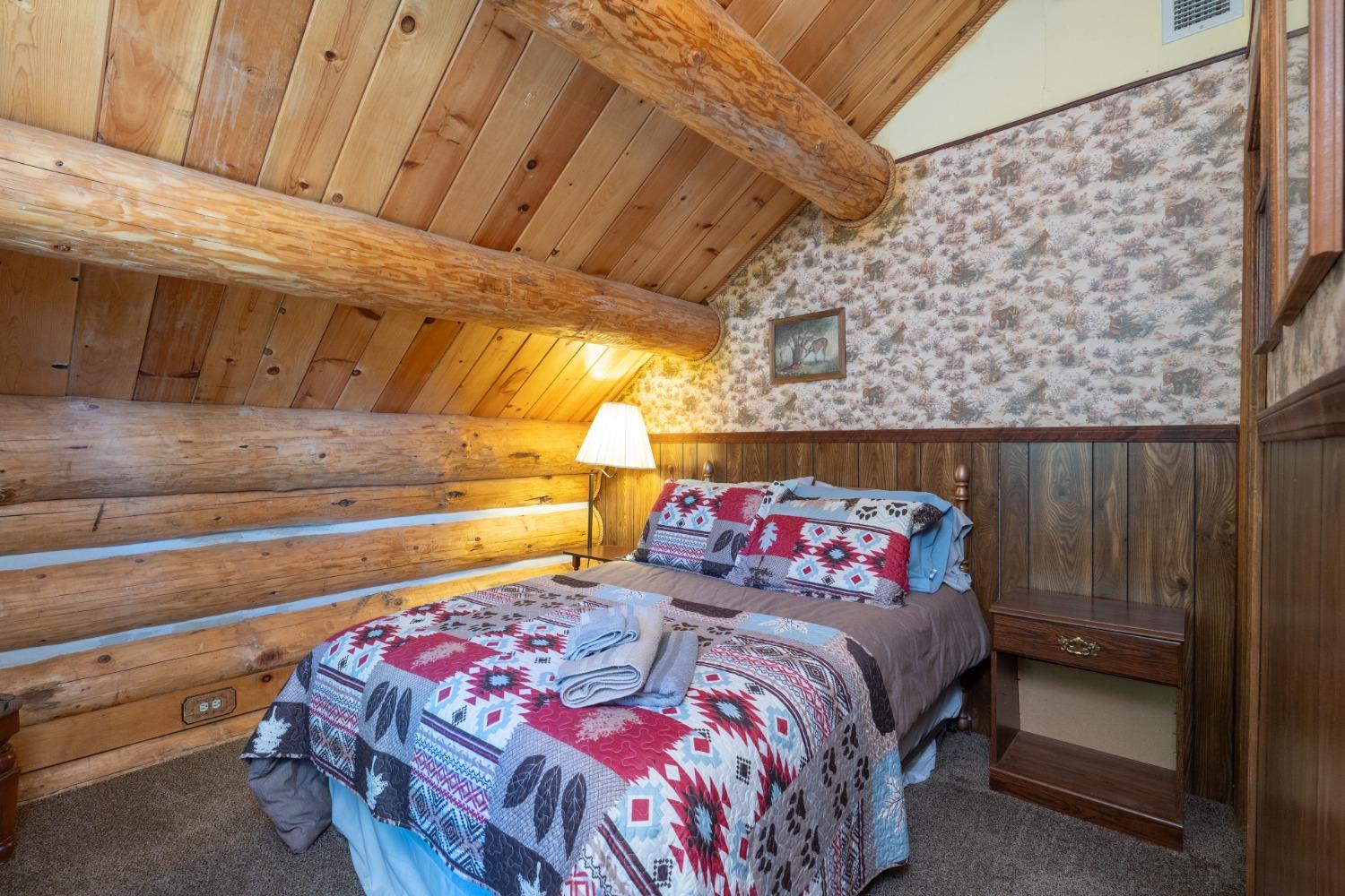 7426 Henness Ridge Rd, Yosemite West, CA 95389
