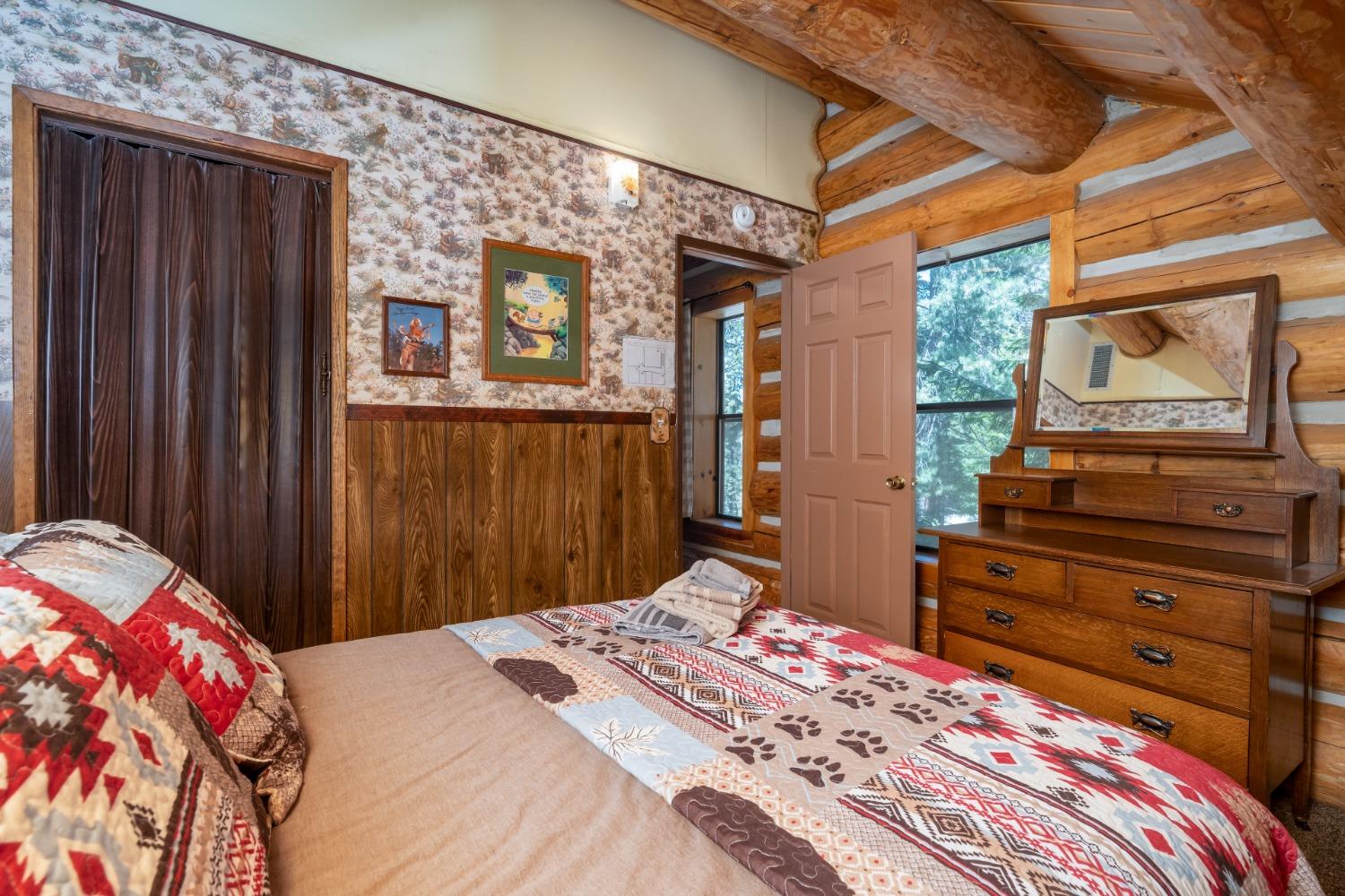 7426 Henness Ridge Rd, Yosemite West, CA 95389