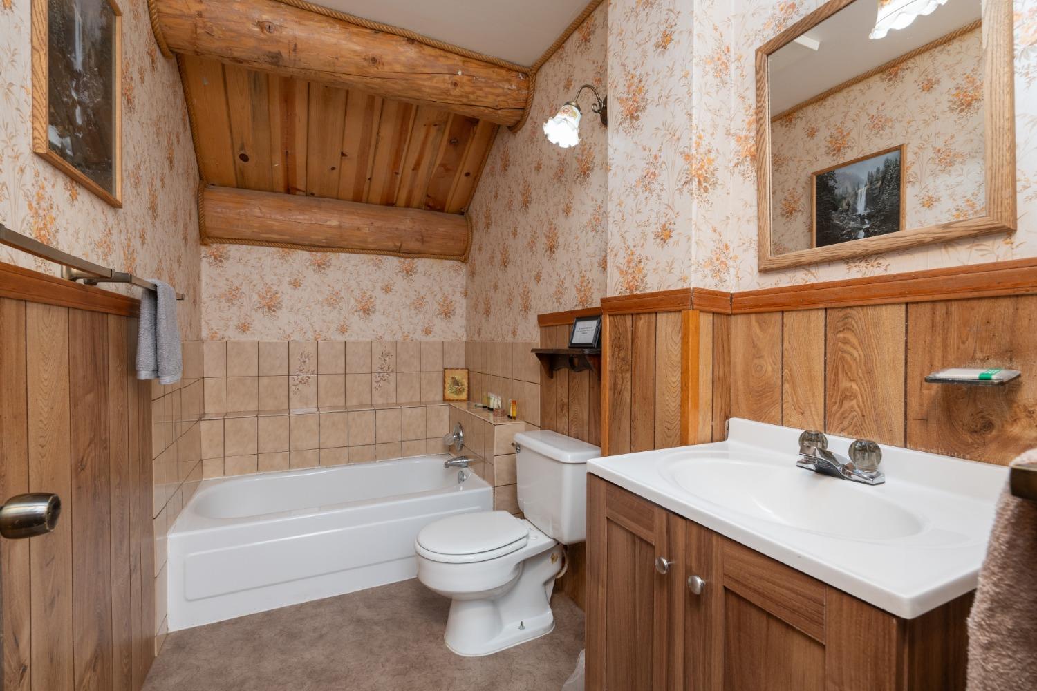 7426 Henness Ridge Rd, Yosemite West, CA 95389
